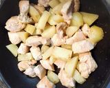 じゃがいも鶏肉の醤油マヨ炒め！作り方3写真