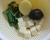 具沢山♪ニラとじゃがいもと椎茸の味噌汁作り方1写真