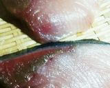 ブリの湯煮☆ガーリックバターソースがけ♪作り方1写真