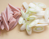 深谷ねぎと魚肉ソーセージのかき揚げ作り方1写真