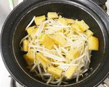 もやし１袋と油揚げ！具だくさん豆乳味噌汁作り方2写真