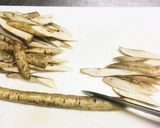 鳥とごぼうとこんにゃくの煮物作り方1写真