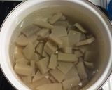 鳥とごぼうとこんにゃくの煮物作り方2写真