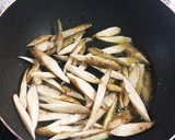 鳥とごぼうとこんにゃくの煮物作り方4写真