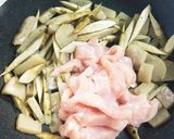鳥とごぼうとこんにゃくの煮物作り方6写真