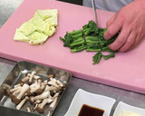 豚肉と菜の花のマヨネーズ炒め作り方1写真