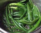 新玉ねぎの葉の甘麹辛子酢味噌和え　作り方2写真