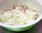 大豆のお肉とごぼう・玉ねぎの牛丼風味作り方1写真