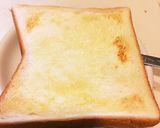 すりにんにく塗って焼いたパン作り方2写真