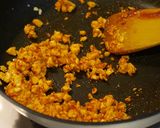 炒り豆腐で＊ニラたっぷりピリ辛肉味噌風作り方3写真