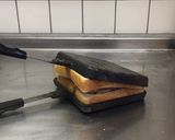 丸ごとオクラとコンビーフのホットサンド作り方4写真