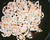 超簡単！蓮根とベーコンの醤油炒め作り方3写真