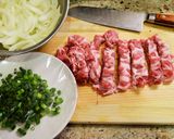 簡単♡豚肉と玉ねぎのバタポン炒め♪作り方1写真
