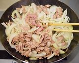 簡単♡豚肉と玉ねぎのバタポン炒め♪作り方2写真