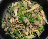 中華のテッパン！豚肉でチンジャオロースー作り方4写真