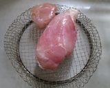 紅茶で簡単・フライパンで作る鶏胸肉の燻製作り方3写真