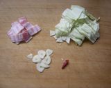 簡単キャベツとベーコンのぺペロンチーノ作り方1写真