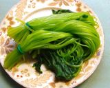 三つ葉と鶏むね肉の辛子醤油和え作り方1写真
