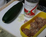 ズッキーニとミニハンバーグのトマト煮作り方1写真