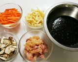小鉢にも混ぜご飯にも♪鶏肉とひじきの煮物作り方1写真