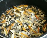 小鉢にも混ぜご飯にも♪鶏肉とひじきの煮物作り方4写真