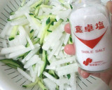 大根,胡瓜,もやしの、青シソの実和え作り方1写真