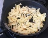 新ジャガとドライトマトの炒めもの作り方1写真