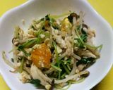 温泉卵で☆簡単 もやし 豆苗 しめじ炒め作り方3写真