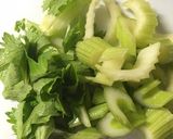 セロリとツナの炒め物作り方1写真