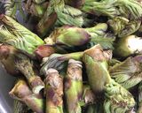 たらの芽、蓮根、ニンニクの胡麻油炒め作り方1写真