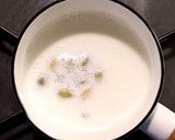 スパイスの女王★カルダモンホットミルク作り方6写真