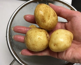 甘辛♪ 新じゃがと手羽中の煮っころがし作り方1写真