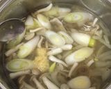 風邪の時に！しめじと豚肉の生姜スープ作り方7写真