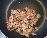 豚コマと絹さやのコクうま味噌炒め作り方2写真