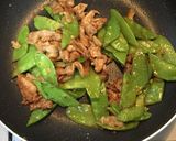 豚コマと絹さやのコクうま味噌炒め作り方3写真