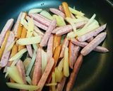 ウインナーとポテトの甘酢ケチャップ炒め作り方2写真