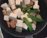 鶏肉と大根、はんぺんしみしみ煮込み☾作り方3写真