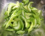 超楽々 鉄板メシ:セロリ浅漬け 茎の部分作り方3写真
