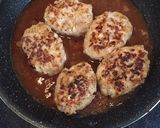 チーズがとろ〜り、煮込みハンバーグ☾作り方5写真