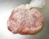 お弁当用にも♪豚こまの塩麹みりん漬け焼き作り方1写真