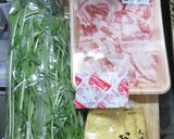 水菜と油揚げと豚三枚肉薄切りの手間なし鍋作り方1写真