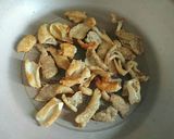居酒屋おつまみ♡カリカリ鶏皮キムチ炒め♡作り方3写真