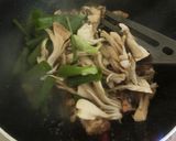 鯖の水煮缶で、、焼き鯖焼きうどんです＾＾作り方3写真