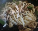 鯖の水煮缶で、、焼き鯖焼きうどんです＾＾作り方5写真