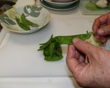 絹さやと新玉ねぎの卵とじ作り方1写真