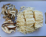 レンジで簡単☆きのこと油揚げの旨煮。作り方1写真