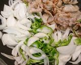 新たまと豚ばら肉の簡単炒め作り方2写真