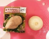 玉ねぎとサラダチキンの簡単サラダ！作り方1写真