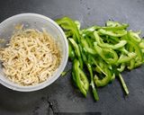 簡単！ピーマンとしらすの焦がし醤油炒め作り方1写真