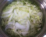 たっぷりキャベツのかき玉お味噌汁作り方1写真